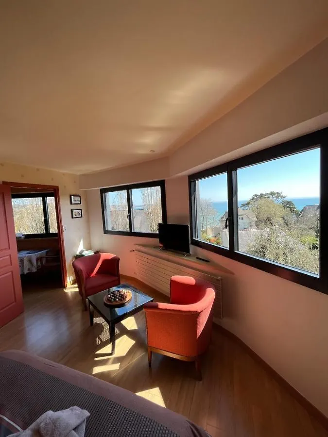 Nid De Pie Bed & Breakfast Crozon