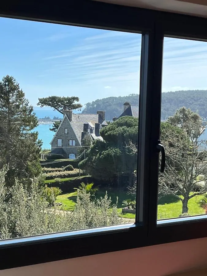 Nid De Pie Bed & Breakfast Crozon